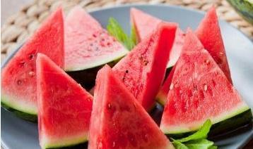 跟风用户吃瓜,揭秘网络热点背后的真相