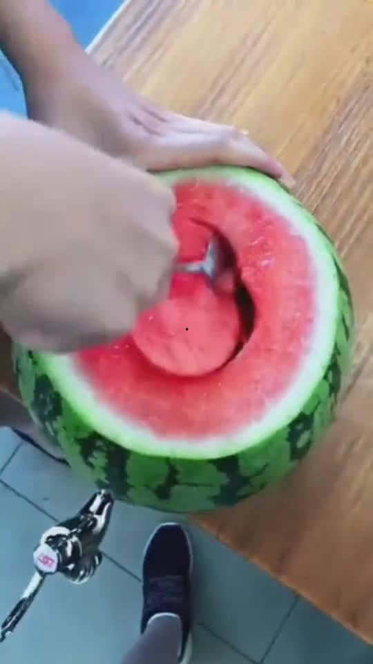 快到吃瓜的季节,揭秘吃瓜季的趣味与营养奥秘”